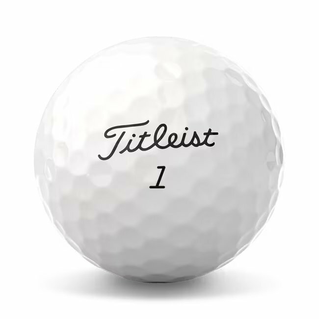Titleist Tour Soft golfballen met logo, het logo van Titleist afgebeeld op de bal.