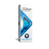 Blauwe Titleist Velocity golfballen met logo, de golfballen zitten verpakt in een doosje van drie