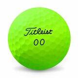 Groene Titleist Velocity golfballen met logo, het logo van Titleist afgebeeld op de bal